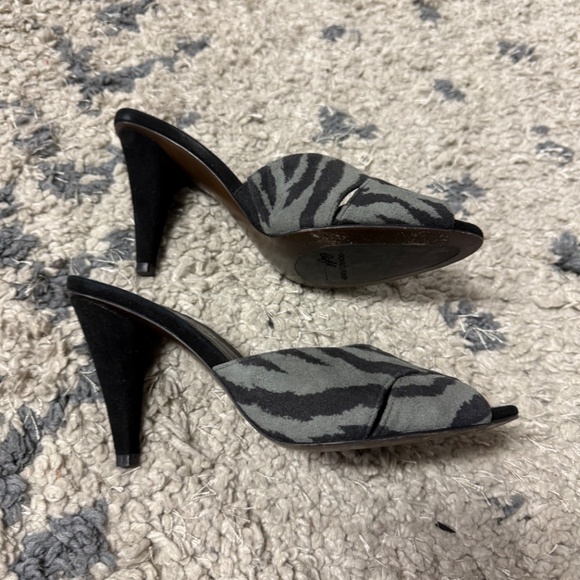 Vintage Donald J Pliner Gray Black Zebra Print Mule Leather Heels Size 8 1/2 - Picture 2 of 10